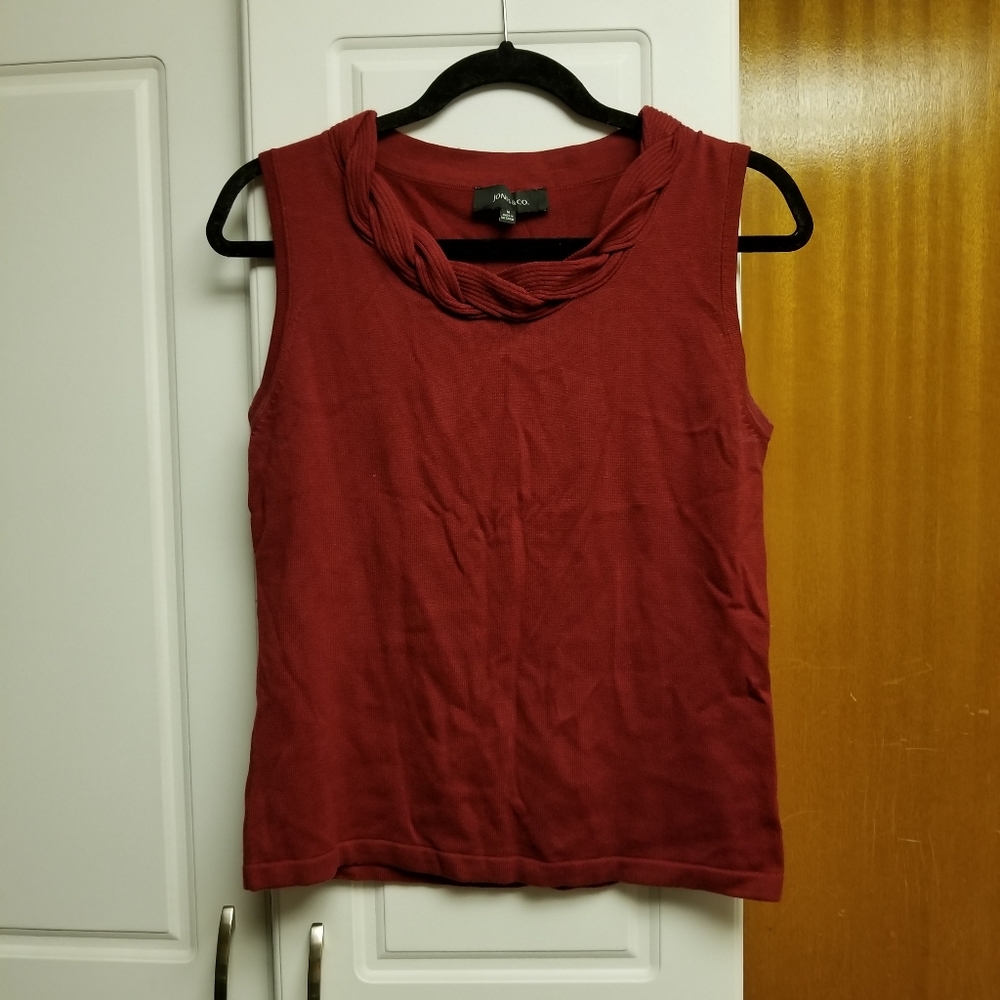 🍁🌺Jones & Co. knit tank with braided neckline detailing